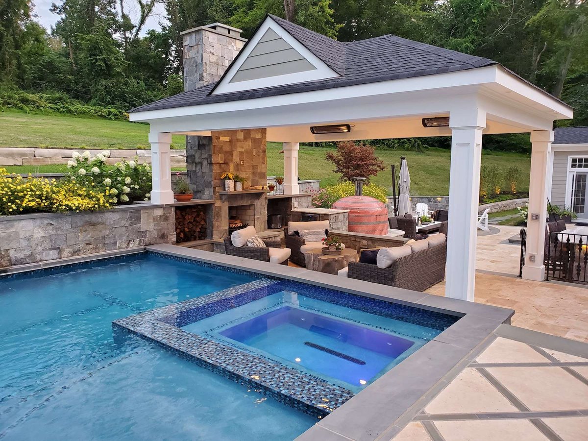 3 Poolside Fire Feature Ideas and Tips